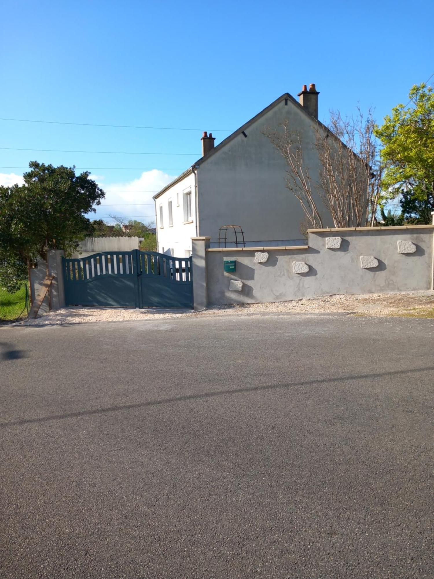 Les Cyclamens 1 Apartamento Cosne-sur-Loire Exterior foto